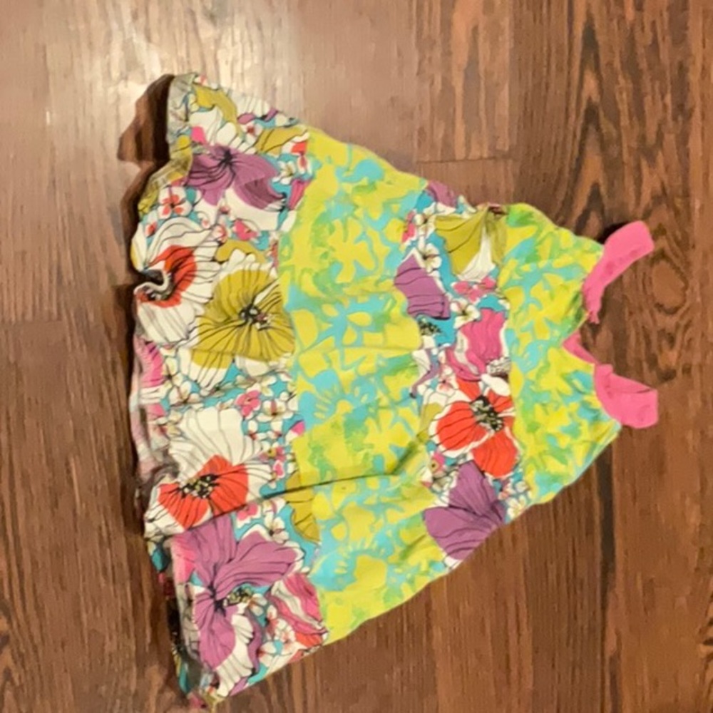 Cute flower shirt girl size small